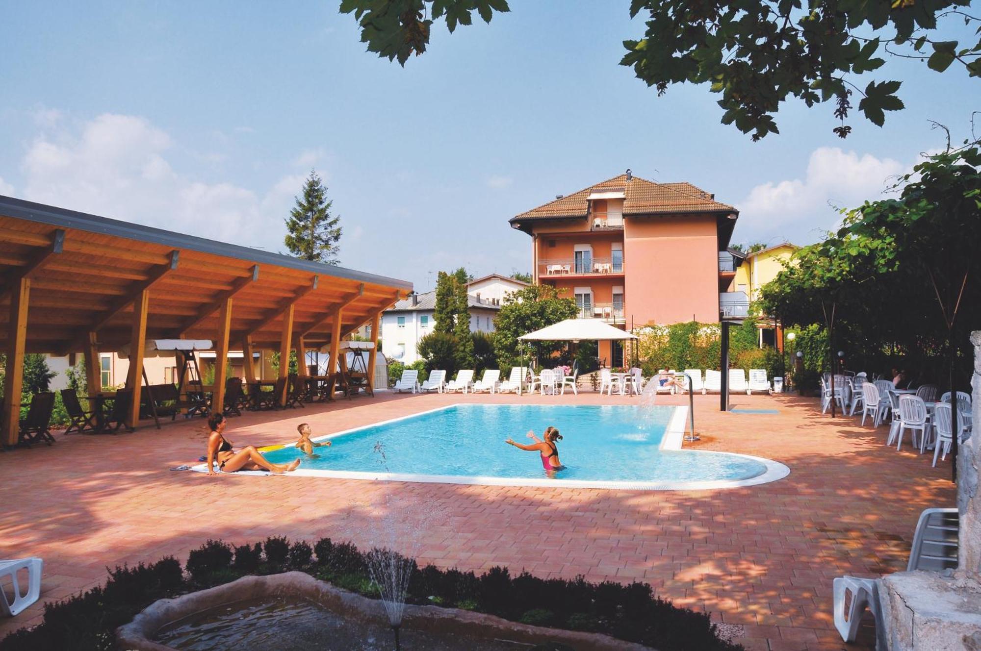 Villa Flora Levico Terme Exterior foto